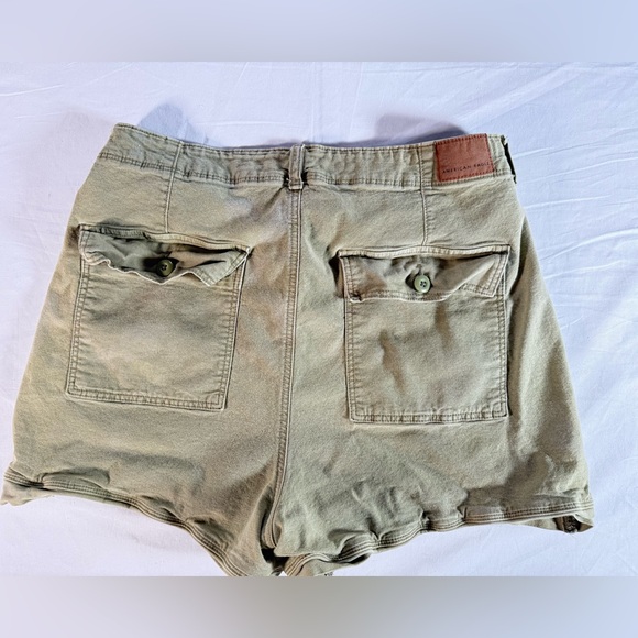 American Eagle Khaki Women's Stretch Cargo Shorts. Size 12 - Picture 2 of 6